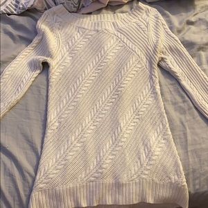 White 3/4 sleeve sweater